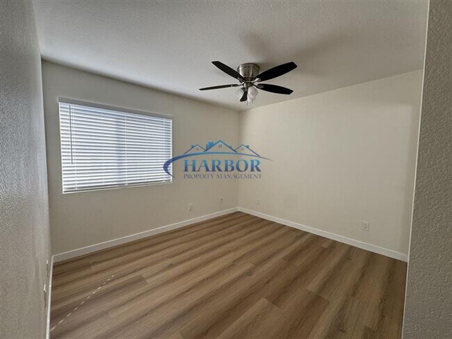 Building Photo - 961 W 1st St