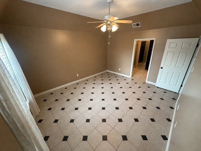 Building Photo - 3211 Shadow Green Ln