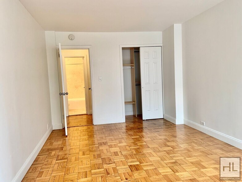 Building Photo - Fourth Avenue