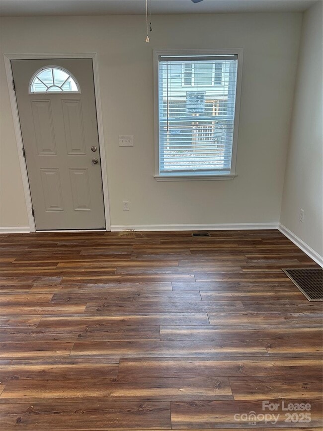 Building Photo - 317 W Newton St