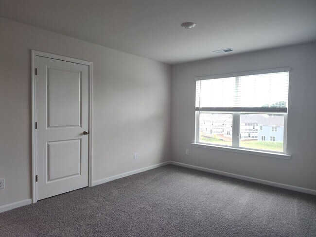 Building Photo - Beautiful New  Build Home located in the S...