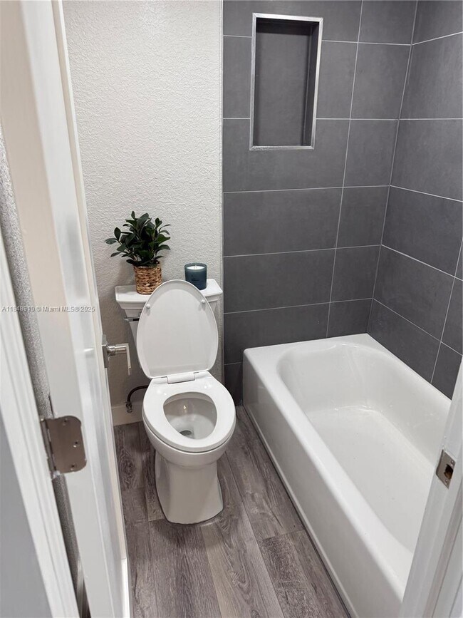 Building Photo - 9450 Poinciana Pl