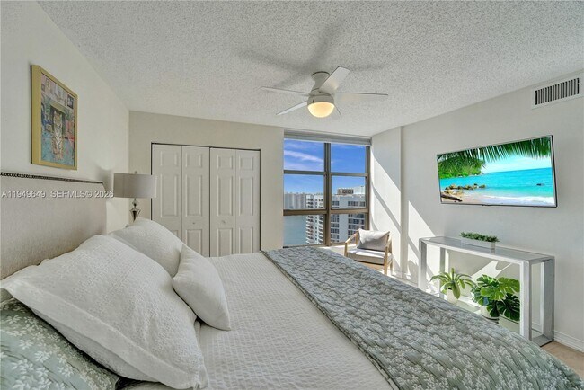 Building Photo - 3500 Mystic Pointe Dr