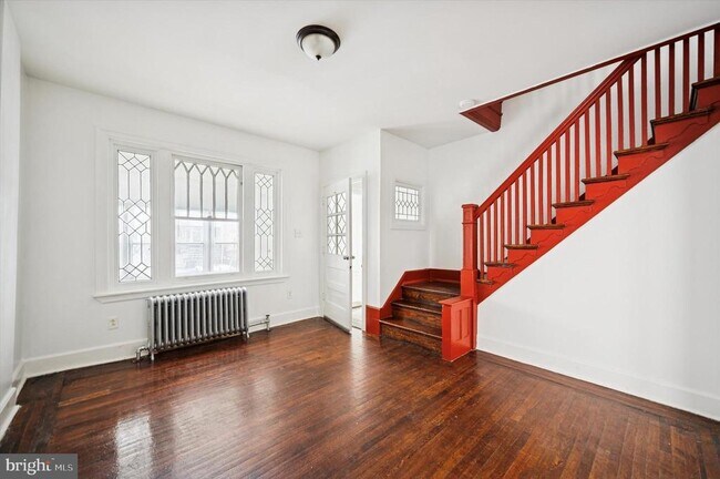 Building Photo - 401 W Fisher Ave