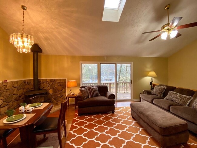 Building Photo - 9315 NC-105