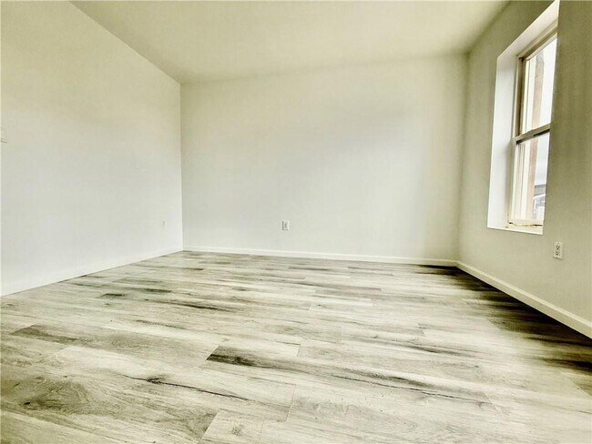 Building Photo - 6304 18th Ave