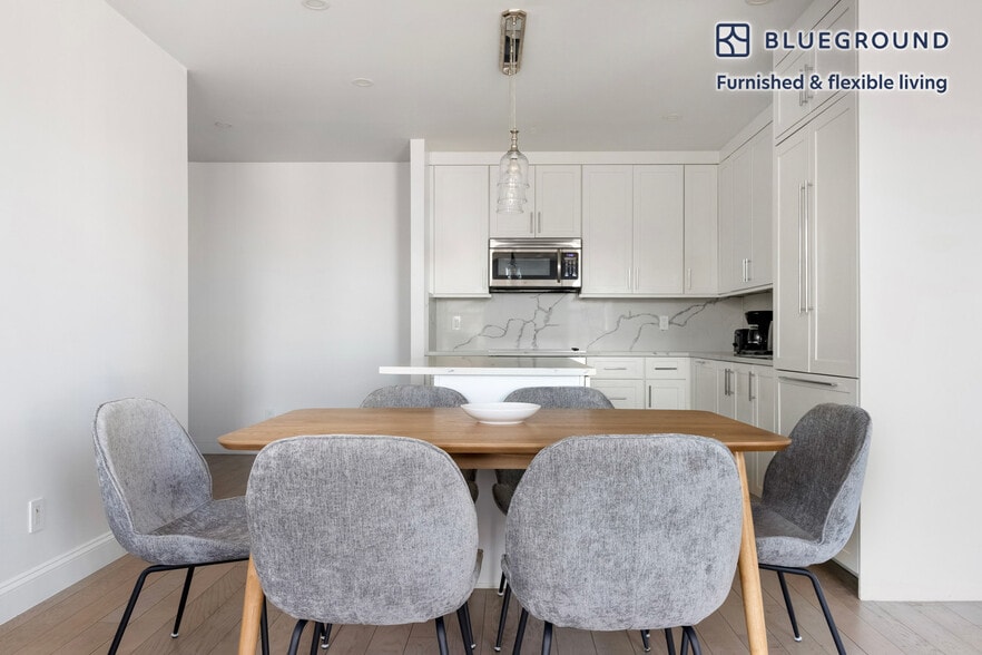 Building Photo - 915 West End Ave