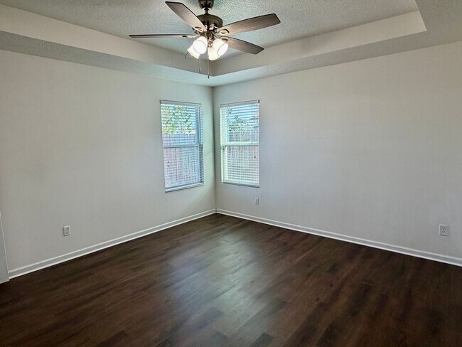 Building Photo - 3/2 GREAT location