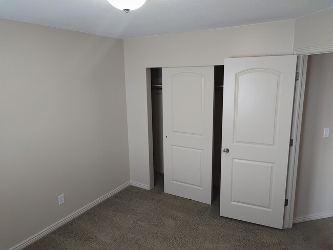 Building Photo - 104 Seminole Dr