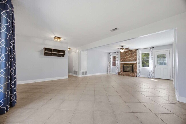 Building Photo - "Charming 4-Bedroom Shalimar Retreat- Power Included With Rent!"