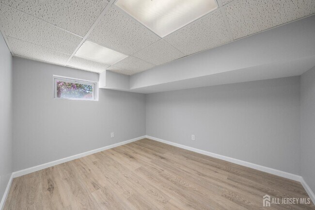 Building Photo - 657 Amboy Ave