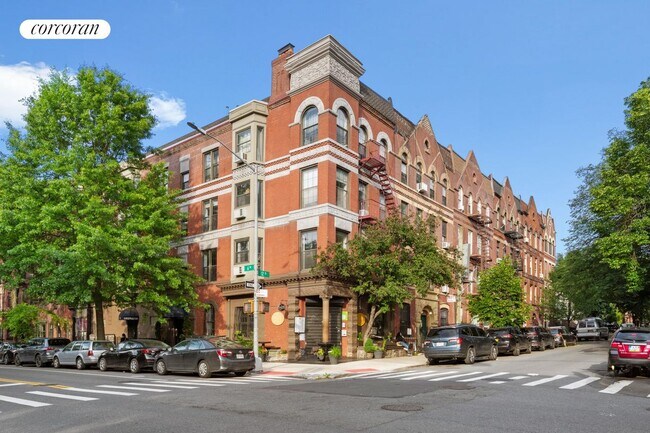 Building Photo - 497 6th Ave