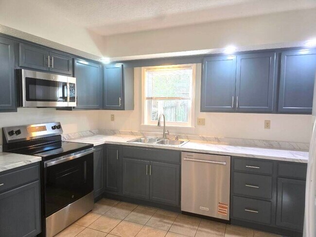 Building Photo - 3625 Wincross Dr