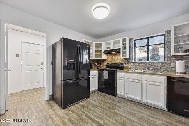 Building Photo - 512 10th Pl S