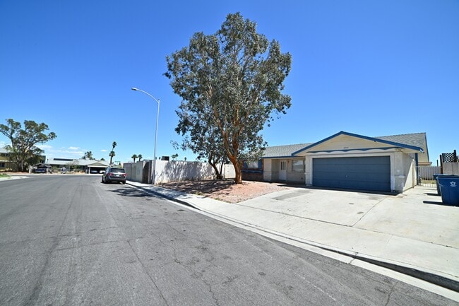 Building Photo - 6905 Singing Dunes Ln