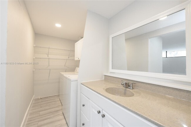 Building Photo - 6518 Miami Lakes Dr