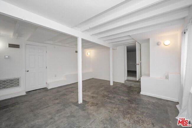 Building Photo - 1664 W 12th St