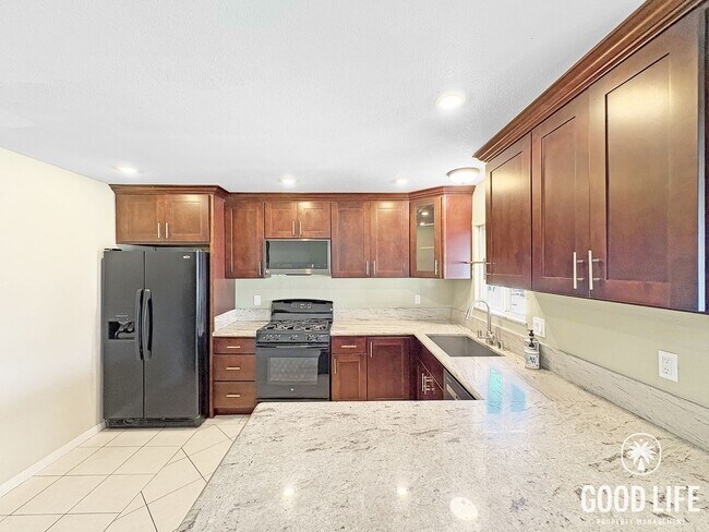 Building Photo - Renovated 4BR Home with Large Yard on Peaceful Cul-de-Sac