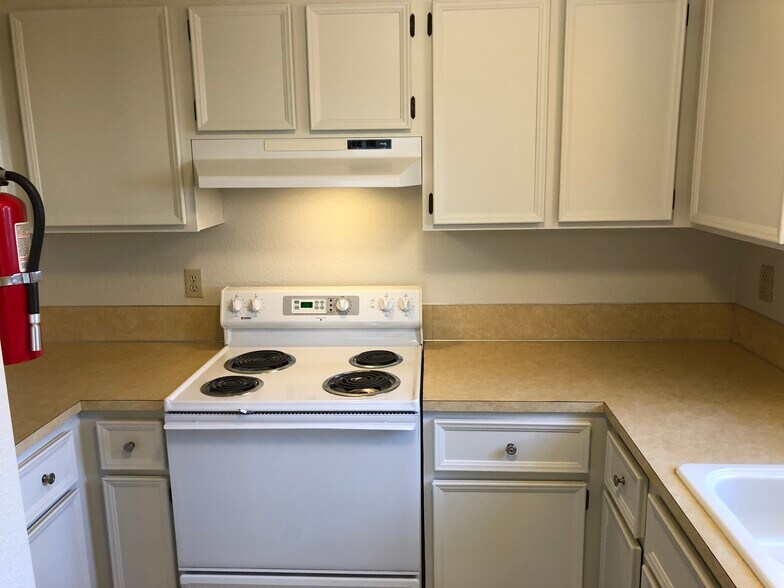 Building Photo - 583 Amanita St