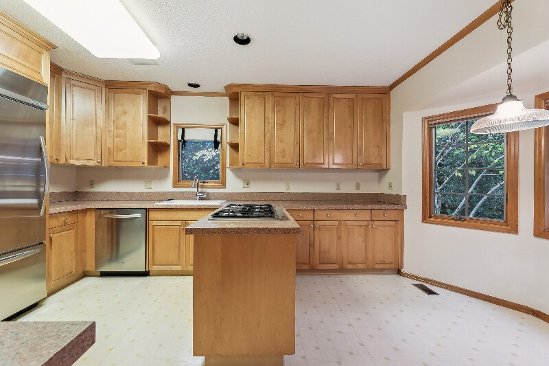 Building Photo - 8740 SW Birchwood Rd