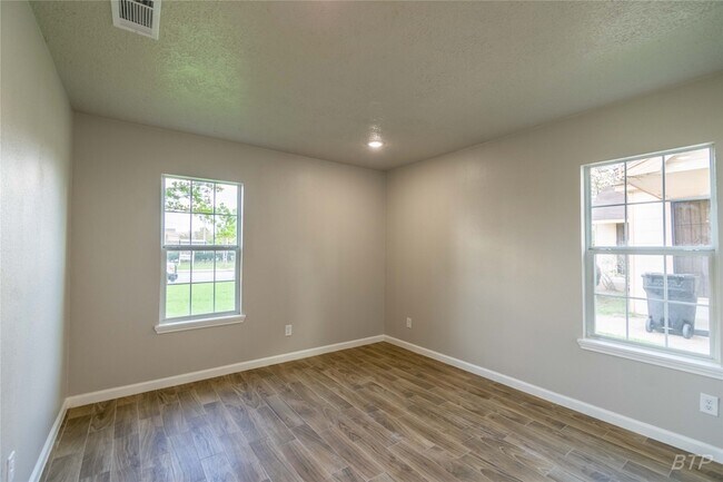 Building Photo - 3818 Blodgett St