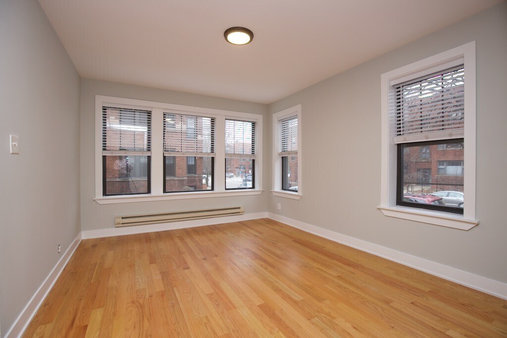 Building Photo - 4242 N Wolcott Ave