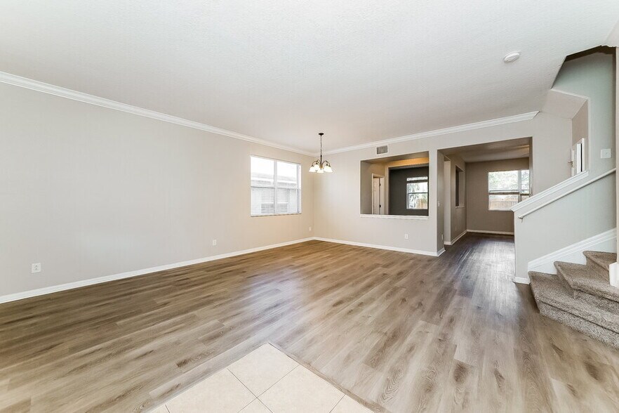 Building Photo - 319 Vine Cliff St