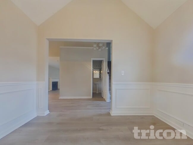 Building Photo - 6972 Foxmoor Way