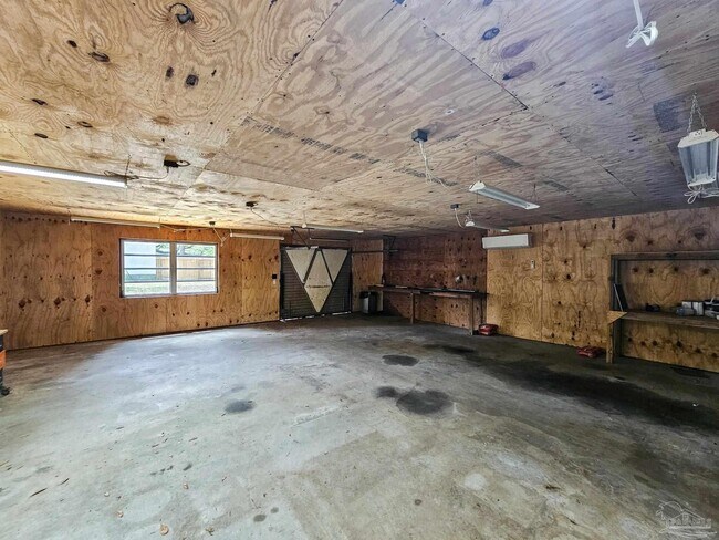 Building Photo - 4770 Skyline Dr