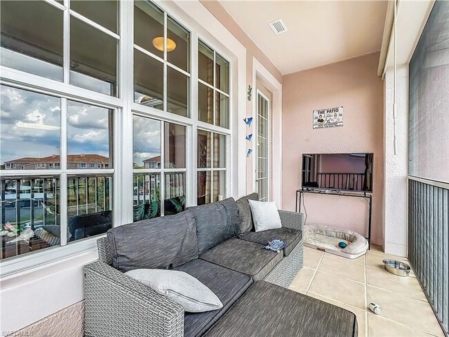 Building Photo - 3 bedroom 2 bathroom Condo in Majestic Pointe