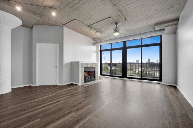 Building Photo - 1525 S SANGAMON St
