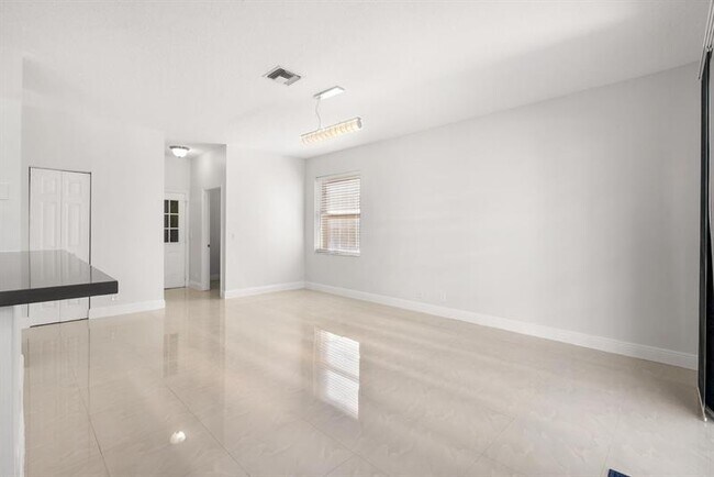 Building Photo - 5228 NW 112th Terrace
