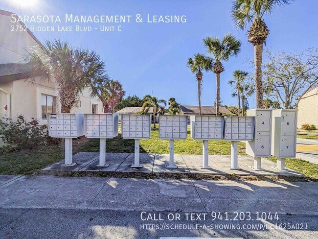 Building Photo - 2752 Hidden Lake Blvd