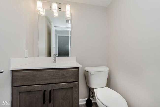 Building Photo - 3037 Golfview Dr