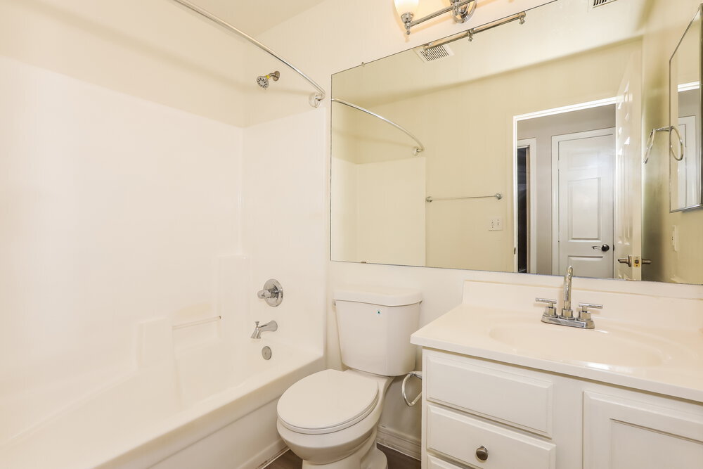 Building Photo - 867 E Morelos St