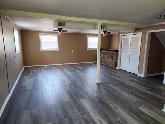 Building Photo - 4306 Shady Villa Dr