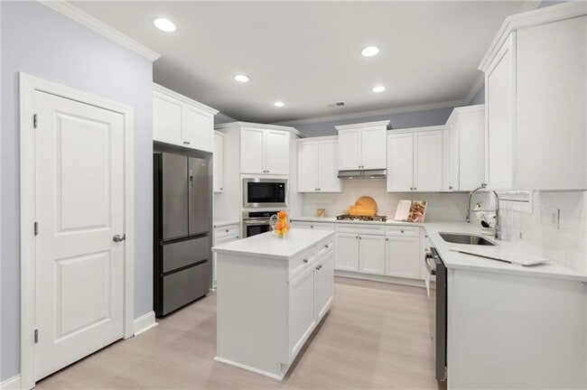 Building Photo - 265 Parc Dr