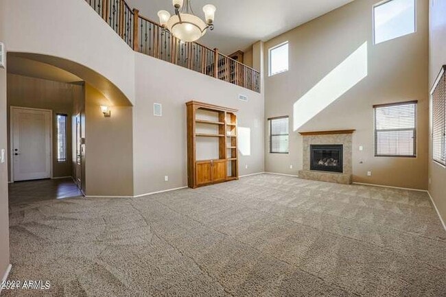 Building Photo - BEAUTIFUL SURPRISE HOME