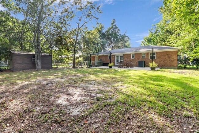 Building Photo - 125 Nassau Dr