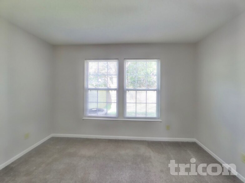 Building Photo - 2414 Summerwood Ln