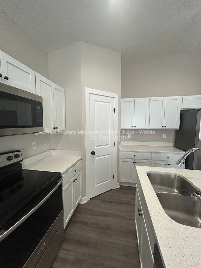 Building Photo - 1736 E Decarsky Ct