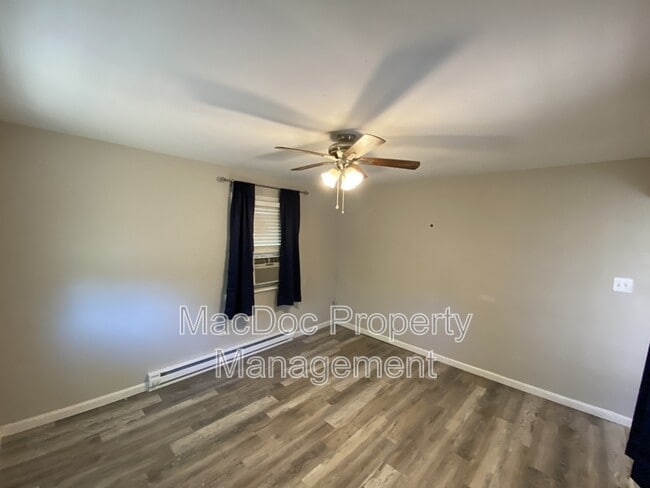Building Photo - 205 N Irving Ave