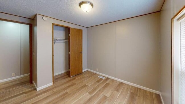 Building Photo - 147 American Ave