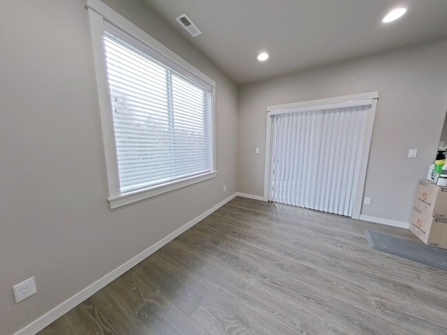 Building Photo - Modern 3 Bedroom House ~ NW Albany ~ Dog F...