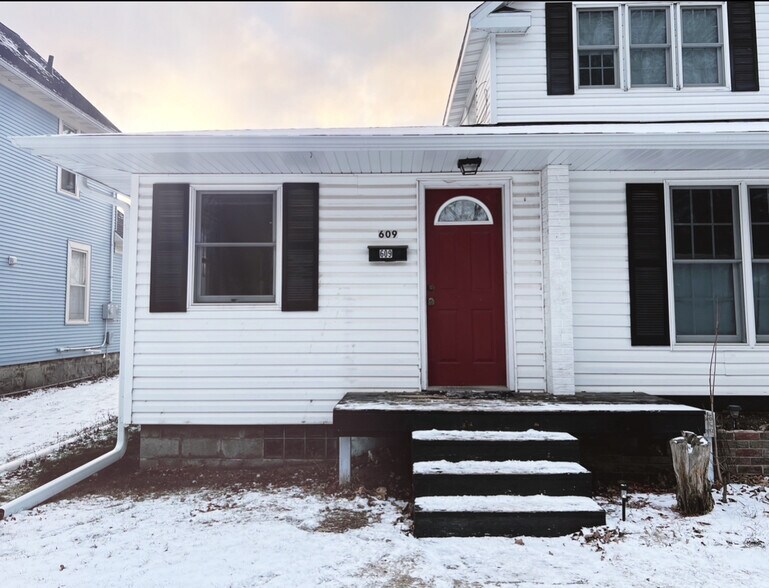 Building Photo - 609 N Pokegama Ave