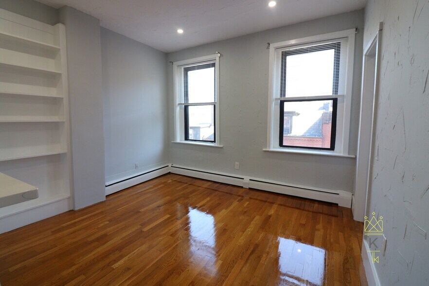 Building Photo - 39 Irving St