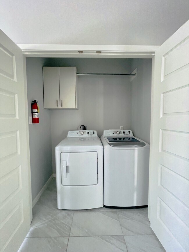 Building Photo - 3913 Bella Costa Dr