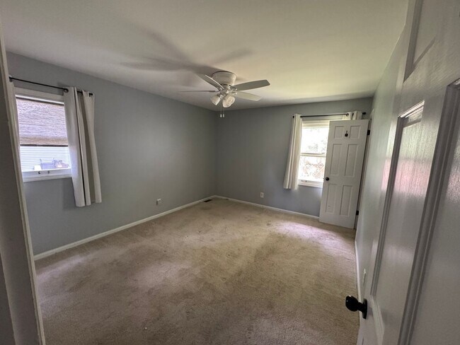 Building Photo - 209 W Royal Dr