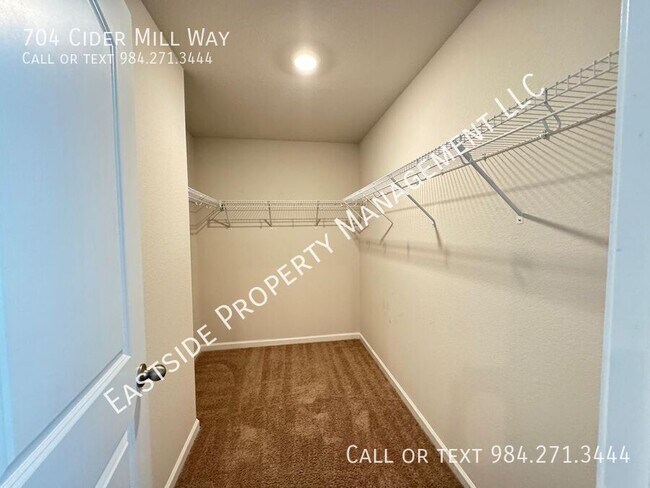 Building Photo - 704 Cider Ml Wy
