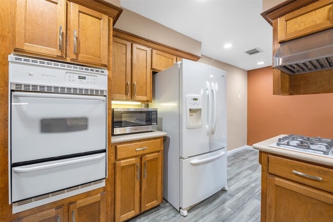 Building Photo - 123 Ballantrae Ln